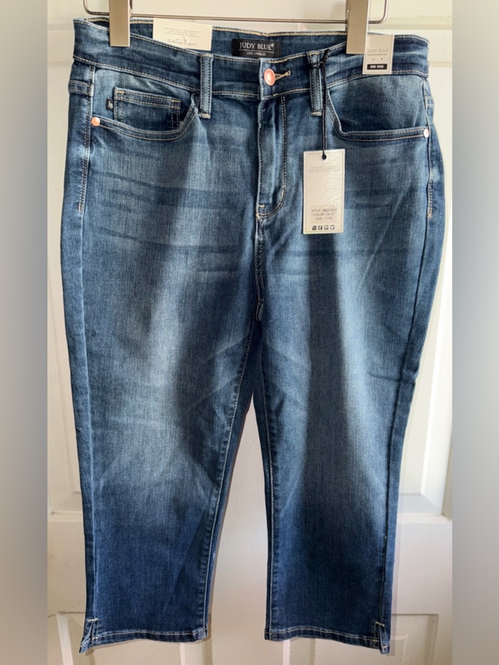 Judy Blue Mid Rise Skinny Fit Capris Size 11/30 NWT